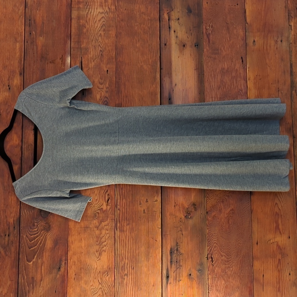 Premise | Midi Short Sleeve Grey Minimalist Dress Size M